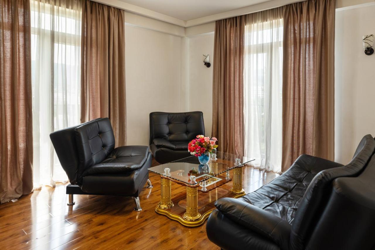 Hotel Grand Palace Tbilisi Exteriör bild