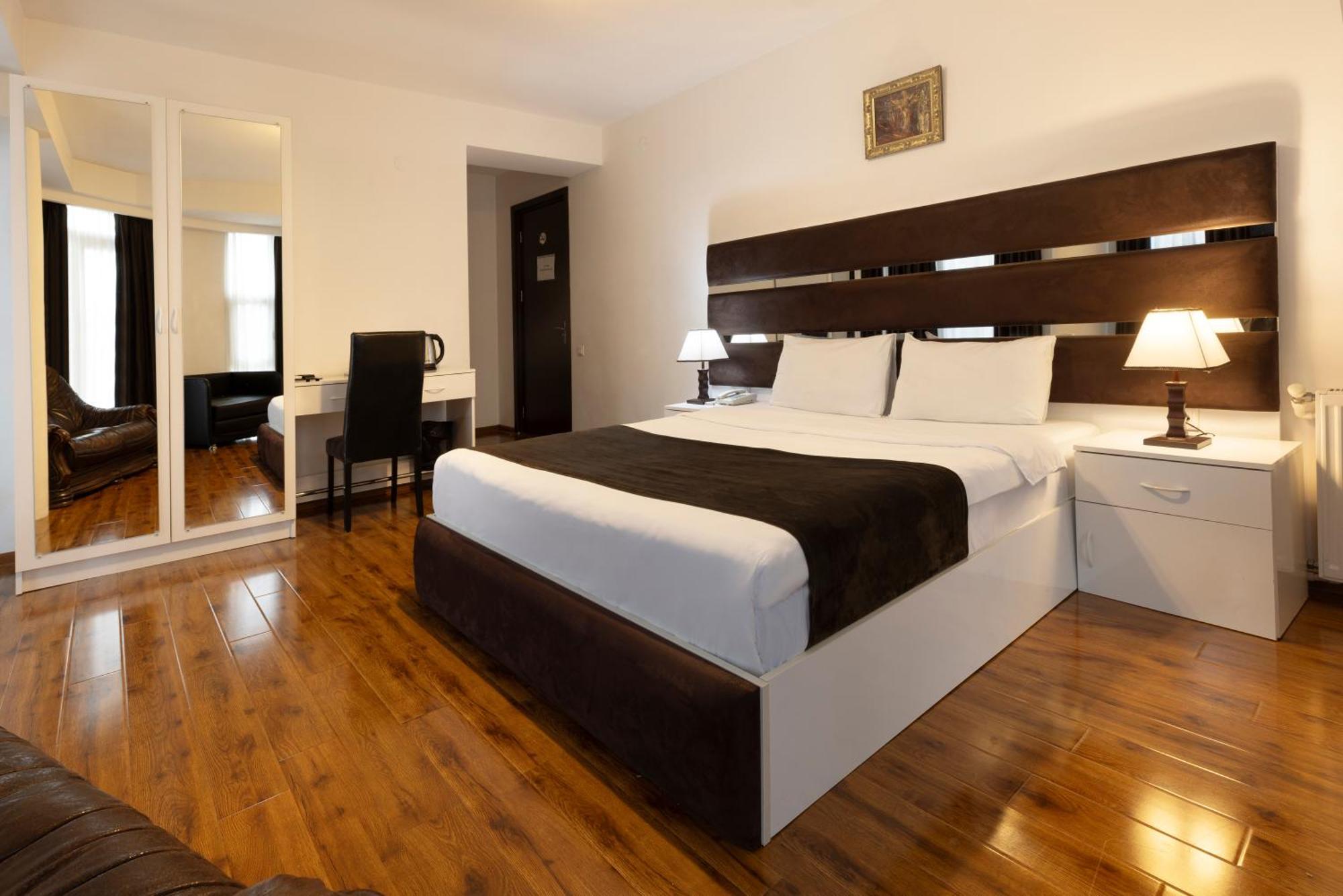 Hotel Grand Palace Tbilisi Rum bild