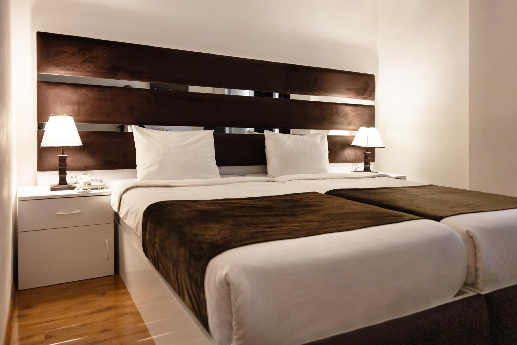Hotel Grand Palace Tbilisi Rum bild