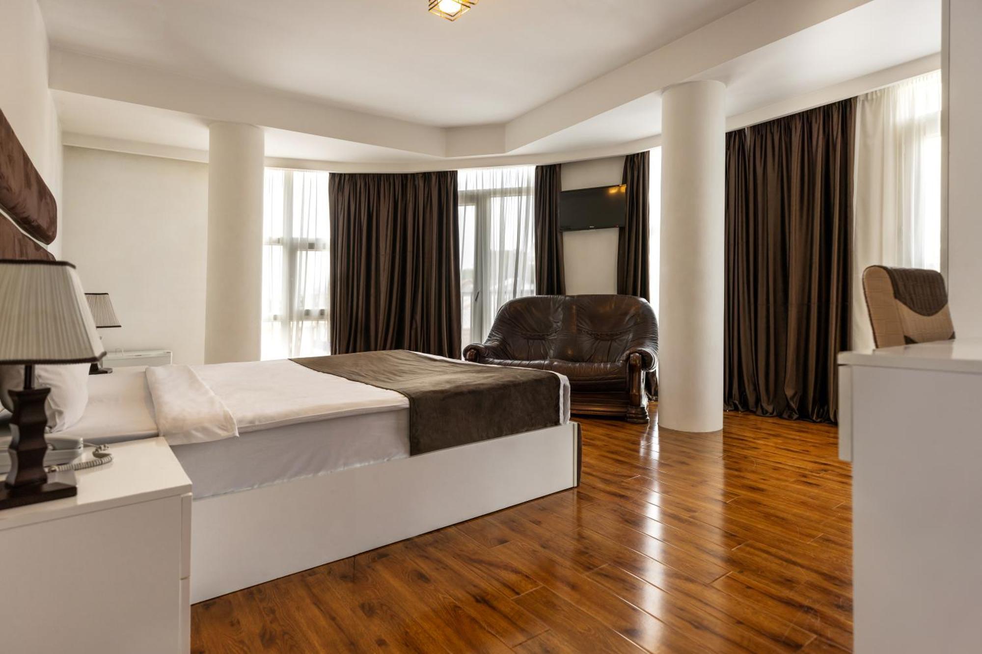 Hotel Grand Palace Tbilisi Rum bild