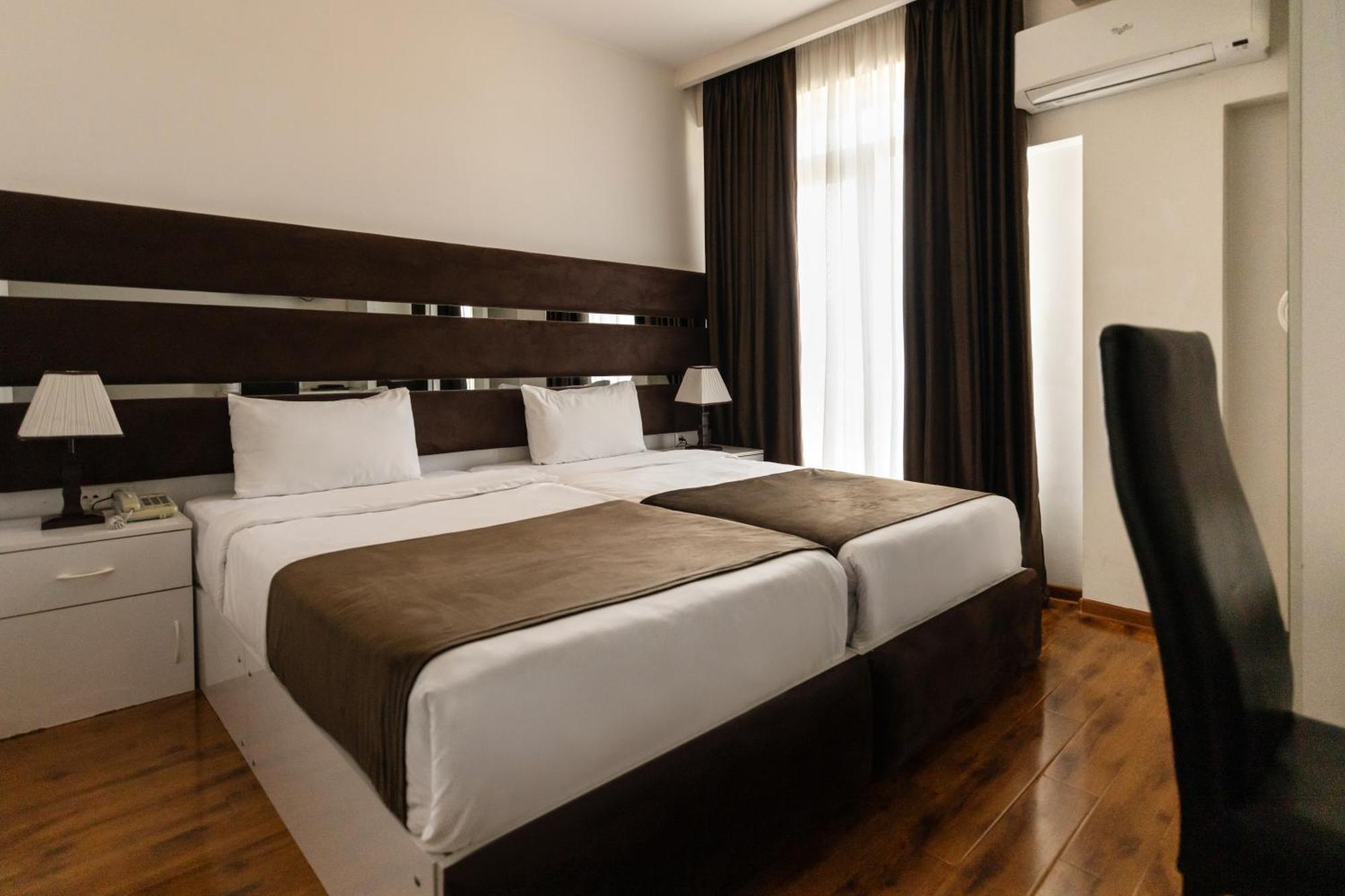 Hotel Grand Palace Tbilisi Rum bild