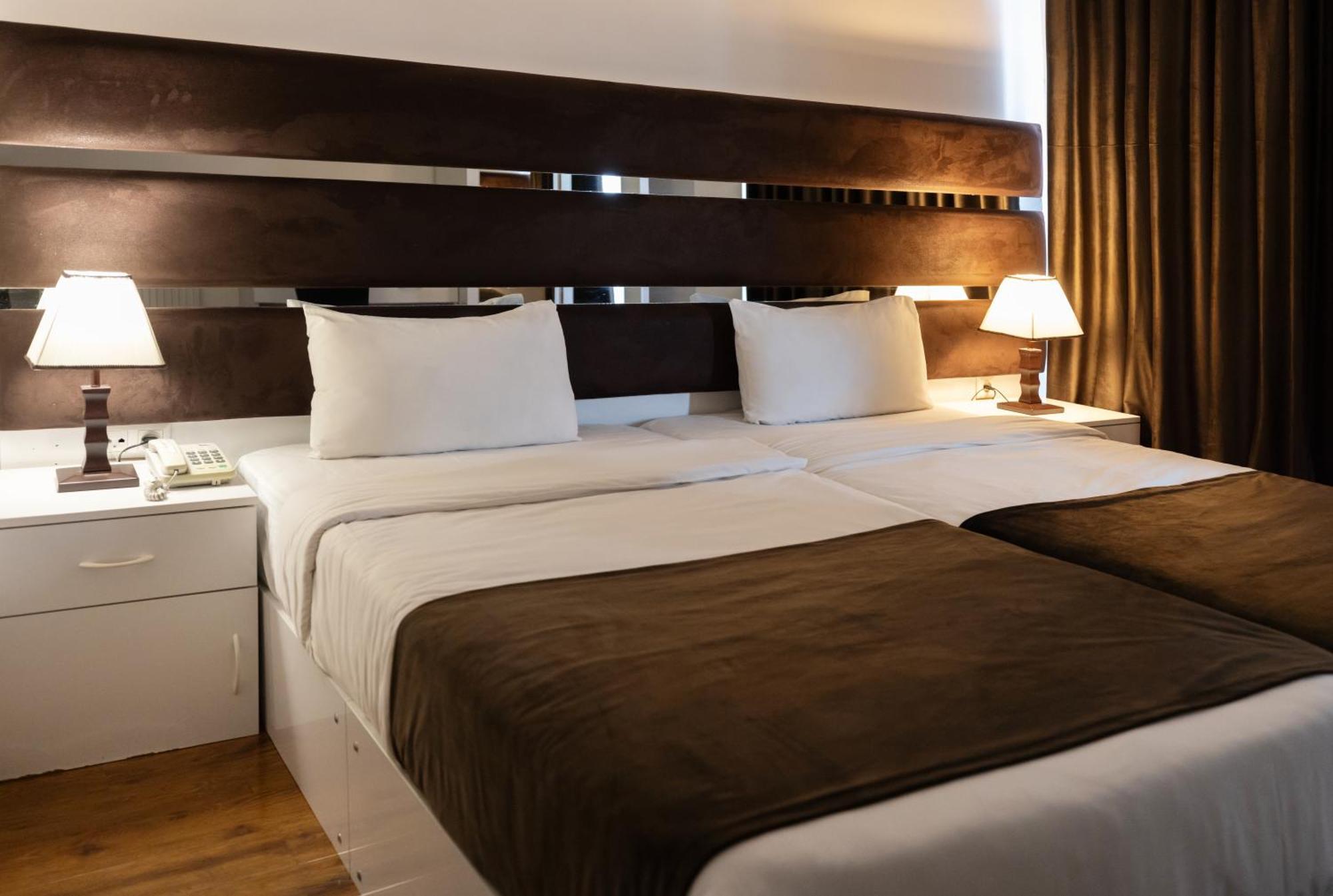 Hotel Grand Palace Tbilisi Rum bild